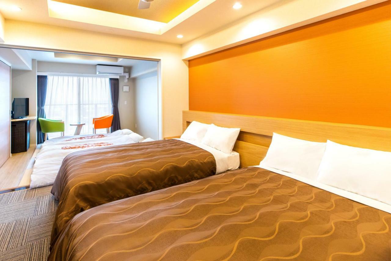 Yenns Marina Inn Mercy Гинован Экстерьер фото